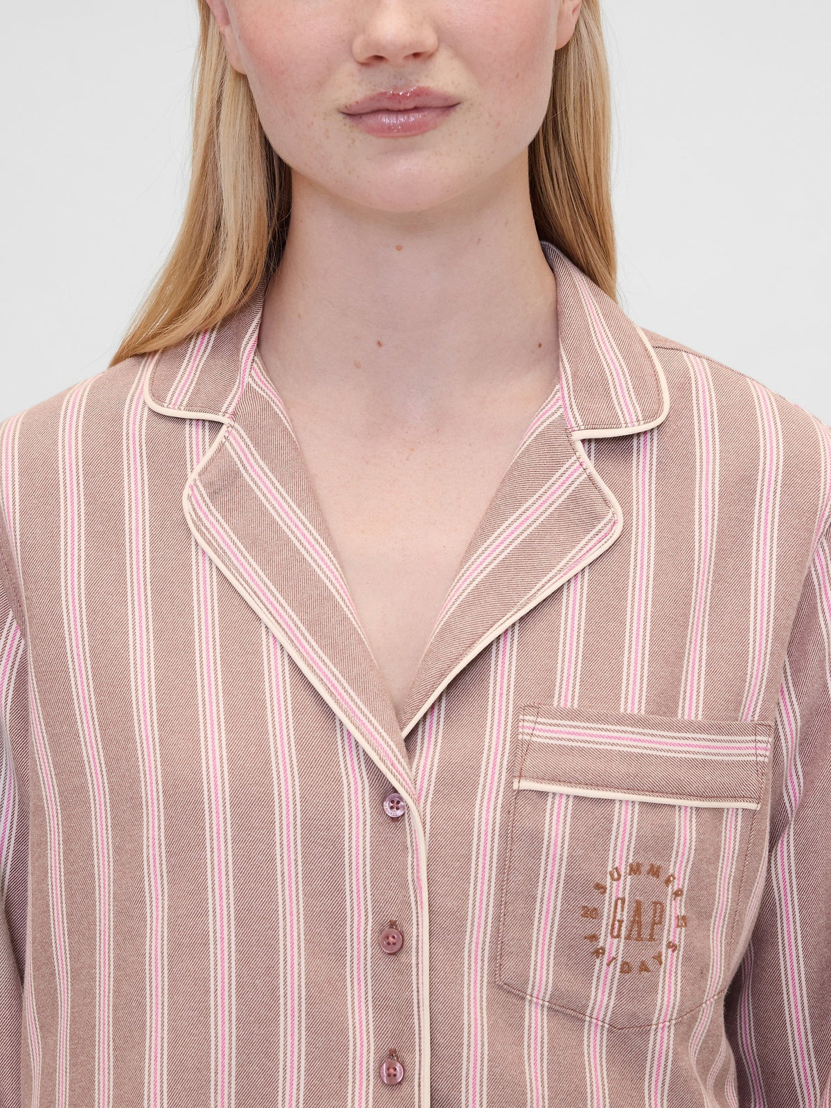 Koyu Pembe Gap × Summer Fridays Relaxed Flannel Çizgili Pijama Üstü