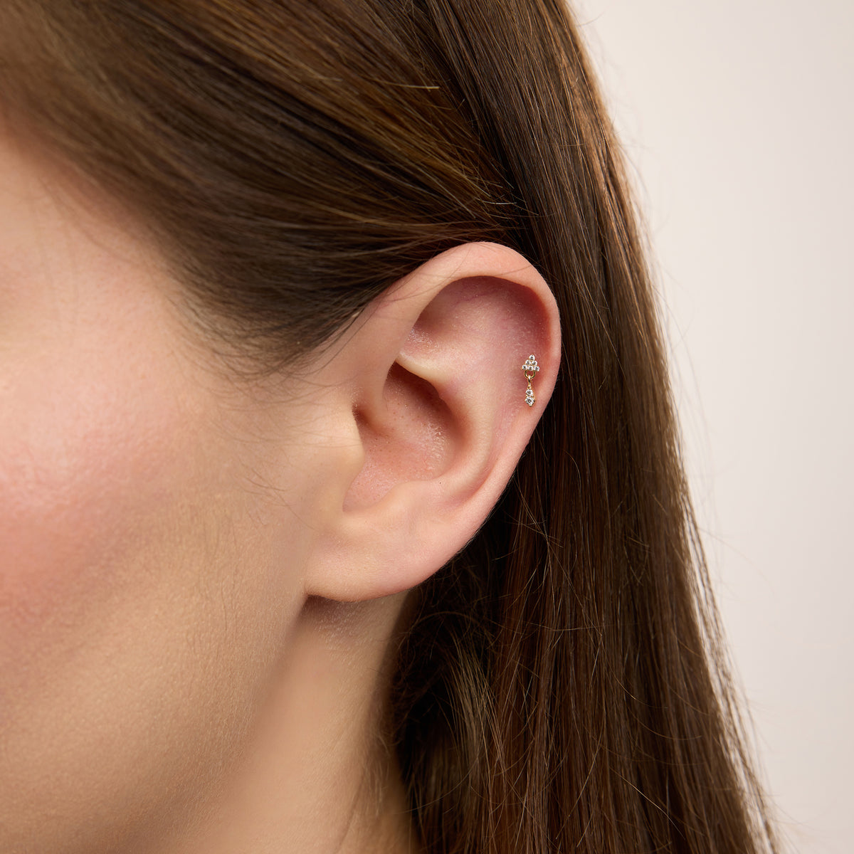 Julia Üçgen Ve Damla Figürlü Sallantılı Çok Taşlı Altın Kulak Piercing
