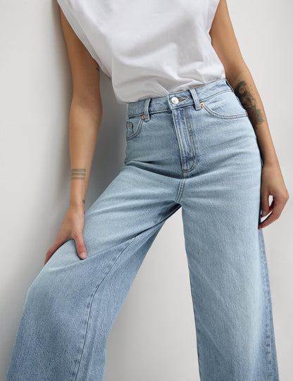 Wide Leg Crop Jean