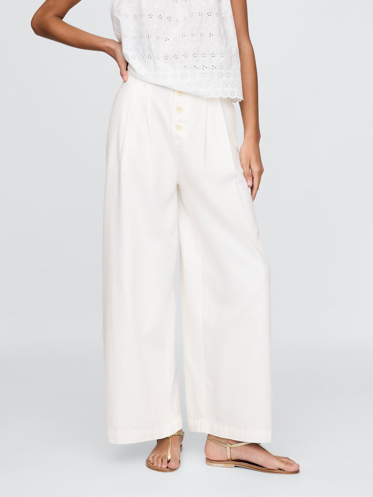 Beyaz Gap × Dôen High Rise Pileli Pantolon