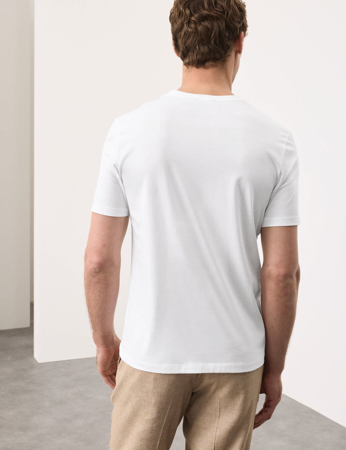 Yumuşak Dokulu V Yaka T-shirt