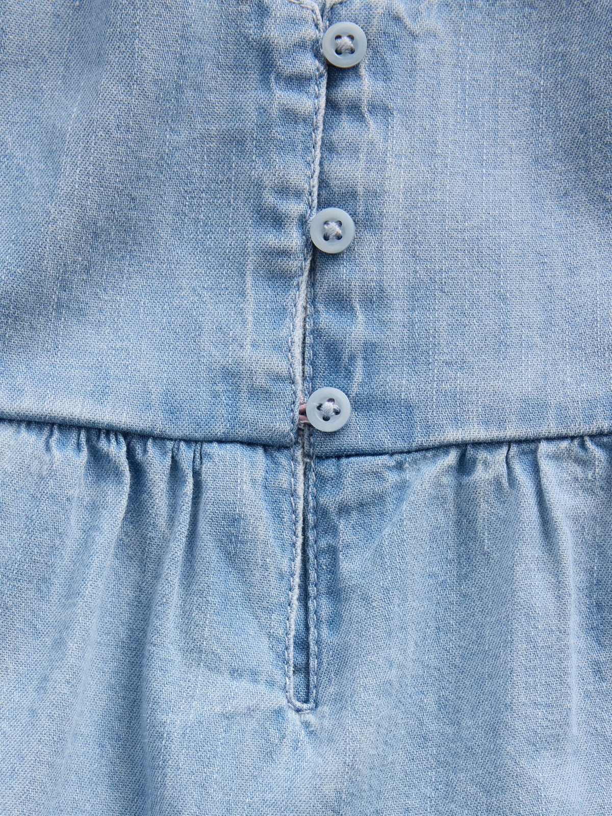 Açık Mavi Denim Tiered Kolsuz Bluz
