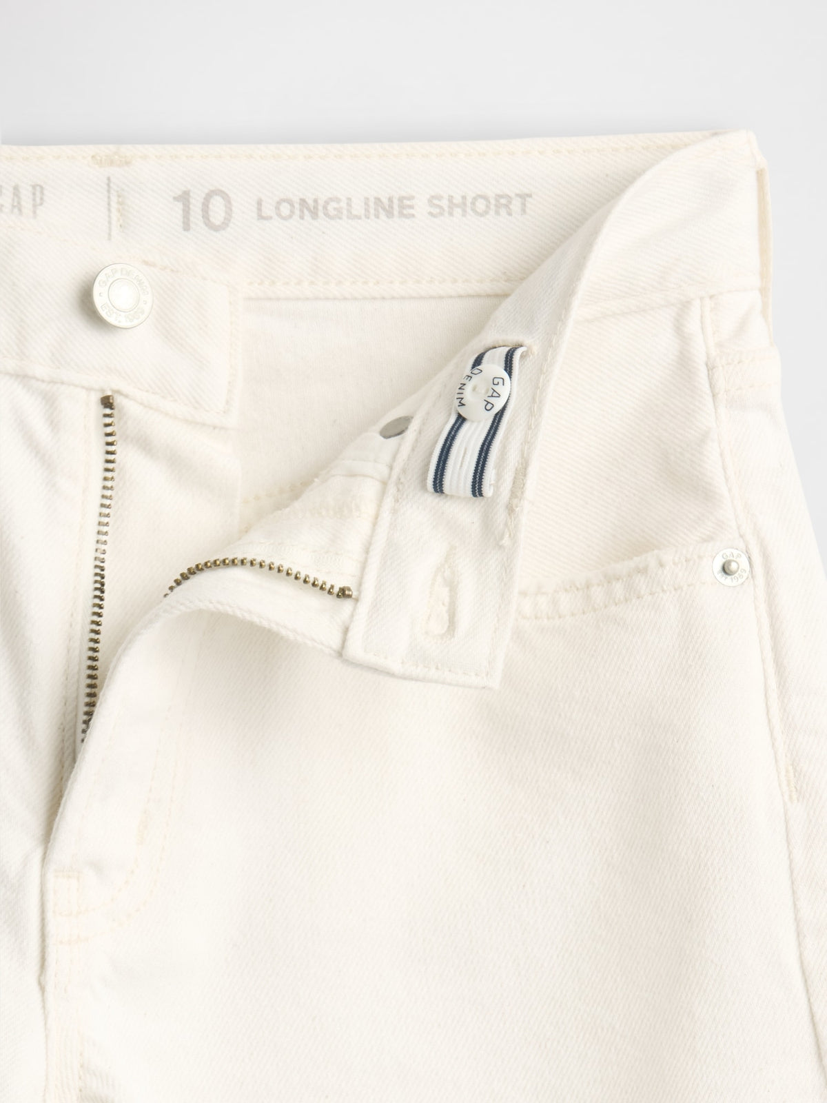 Kırık Beyaz Mid Rise Longline Denim Şort