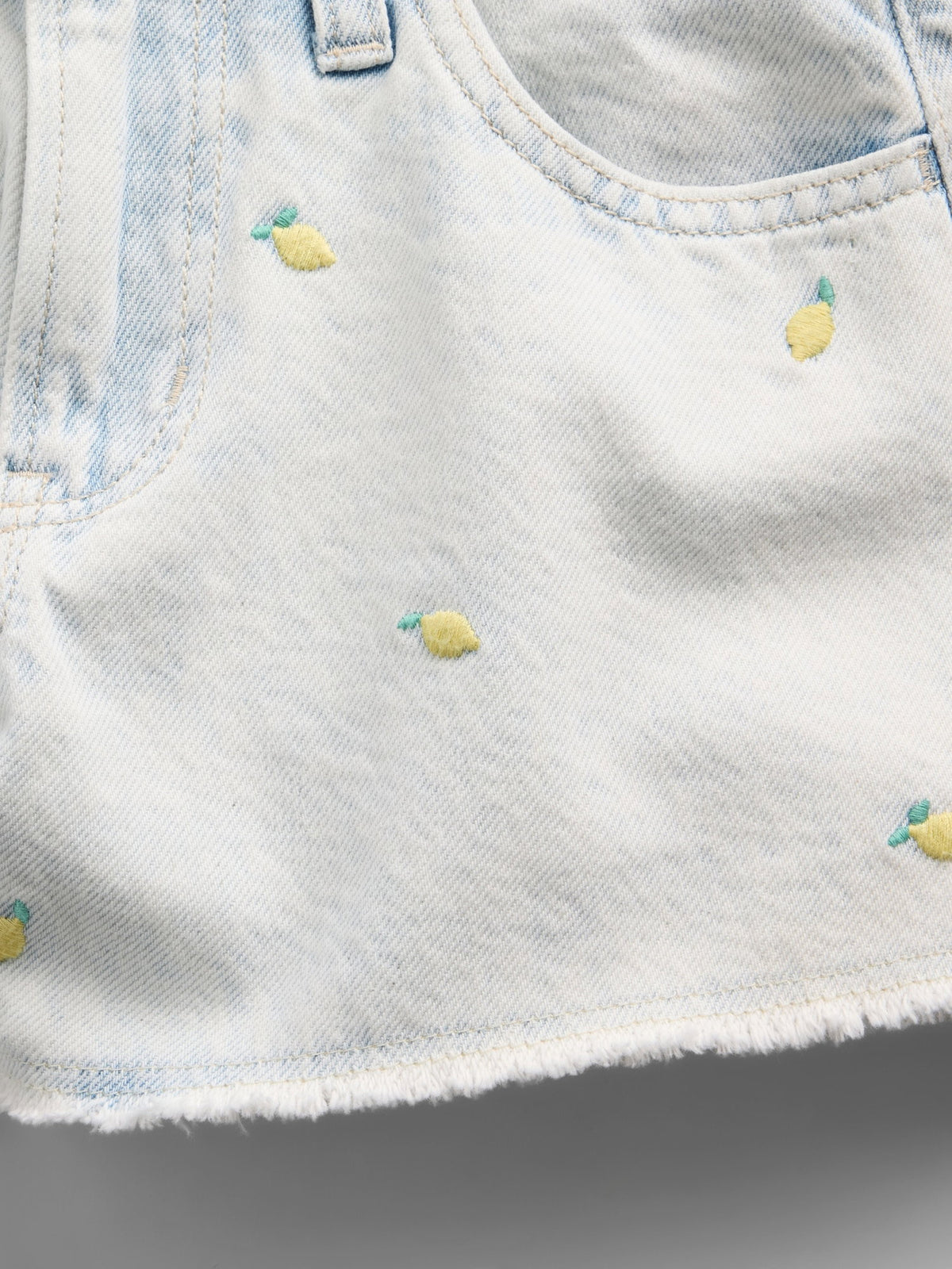 Açık Mavi Low Rise Stride Işlemeli Limon Denim Şort