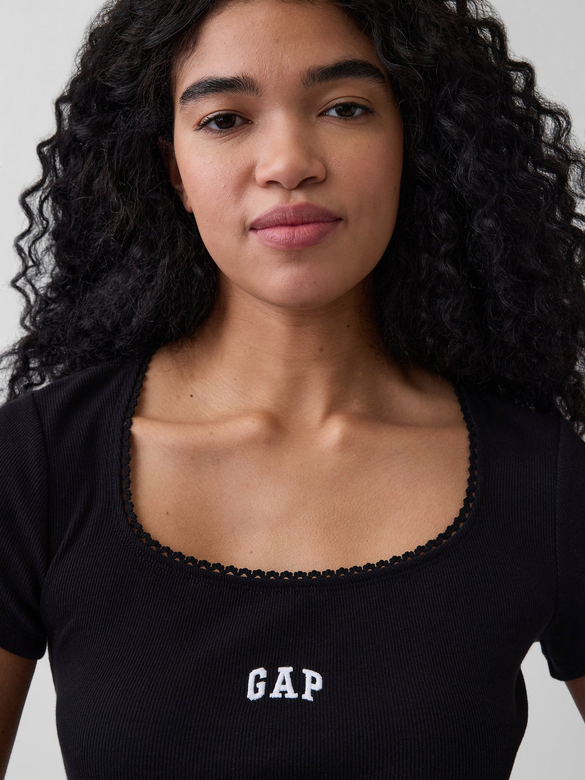 Siyah Fitilli Gap Logo Scoopneck Üst