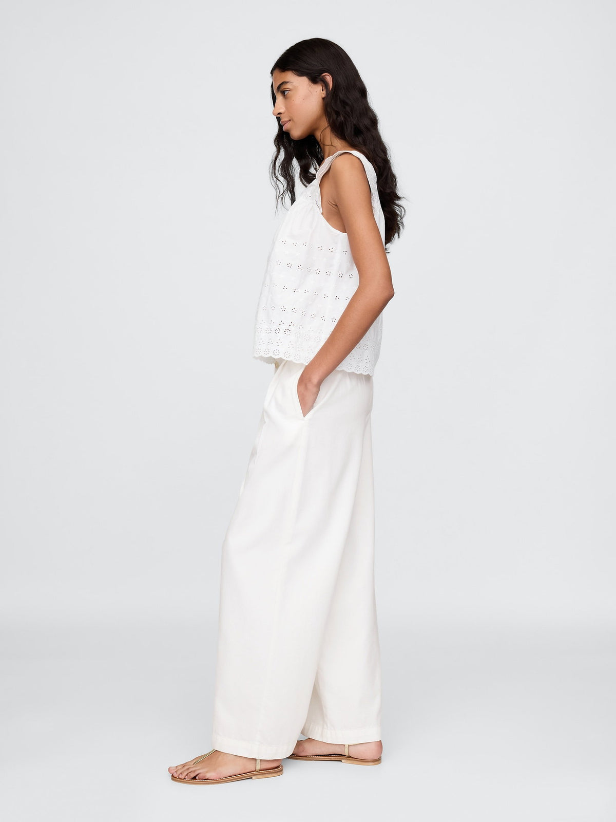 Beyaz Gap × Dôen High Rise Pileli Pantolon