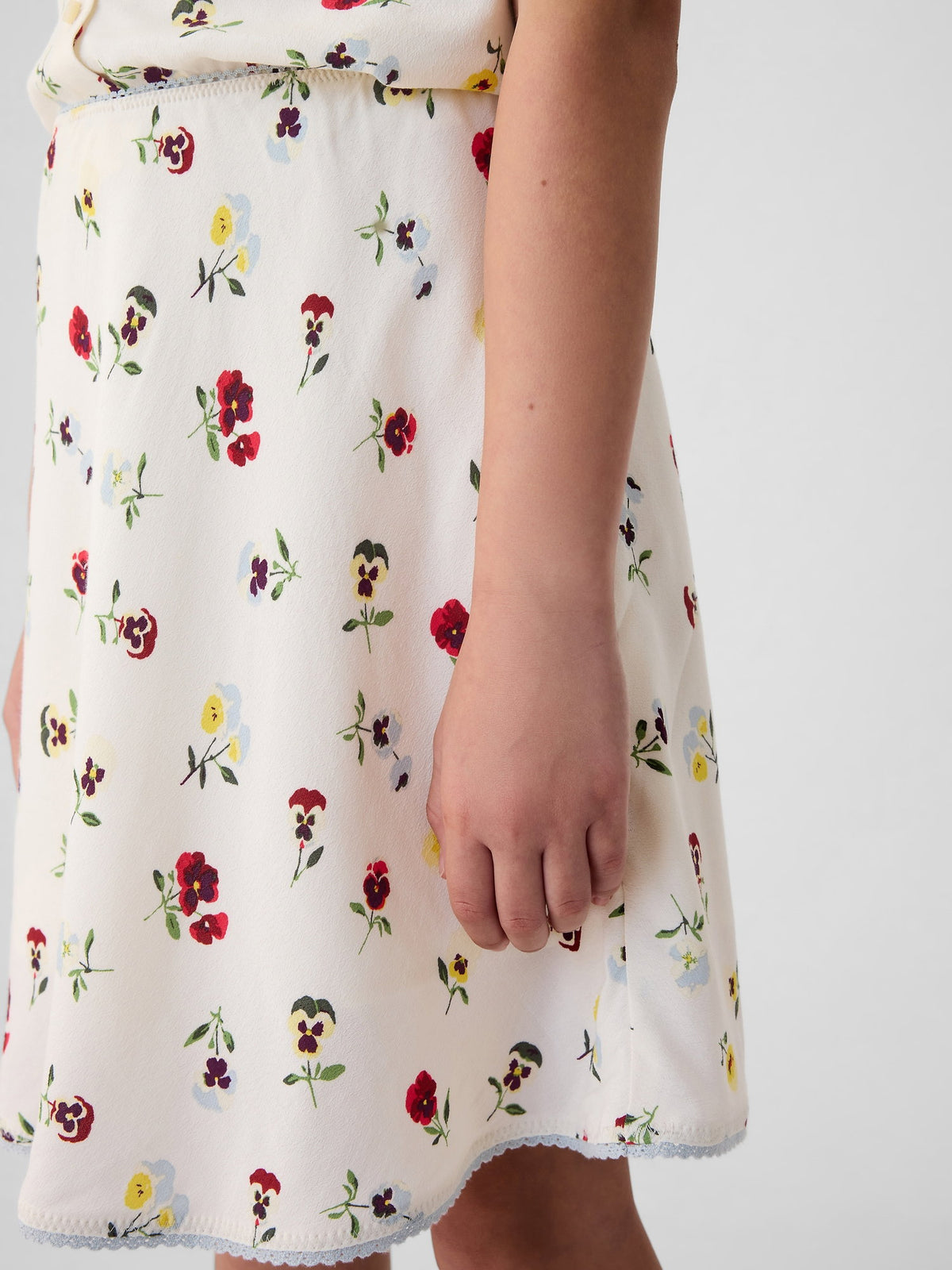 Beyaz Gap × Dôen Çiçek Desenli Mini Etek