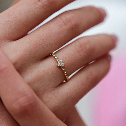 Love Knot Kalp Figürlü Taşlı Altın Yüzük