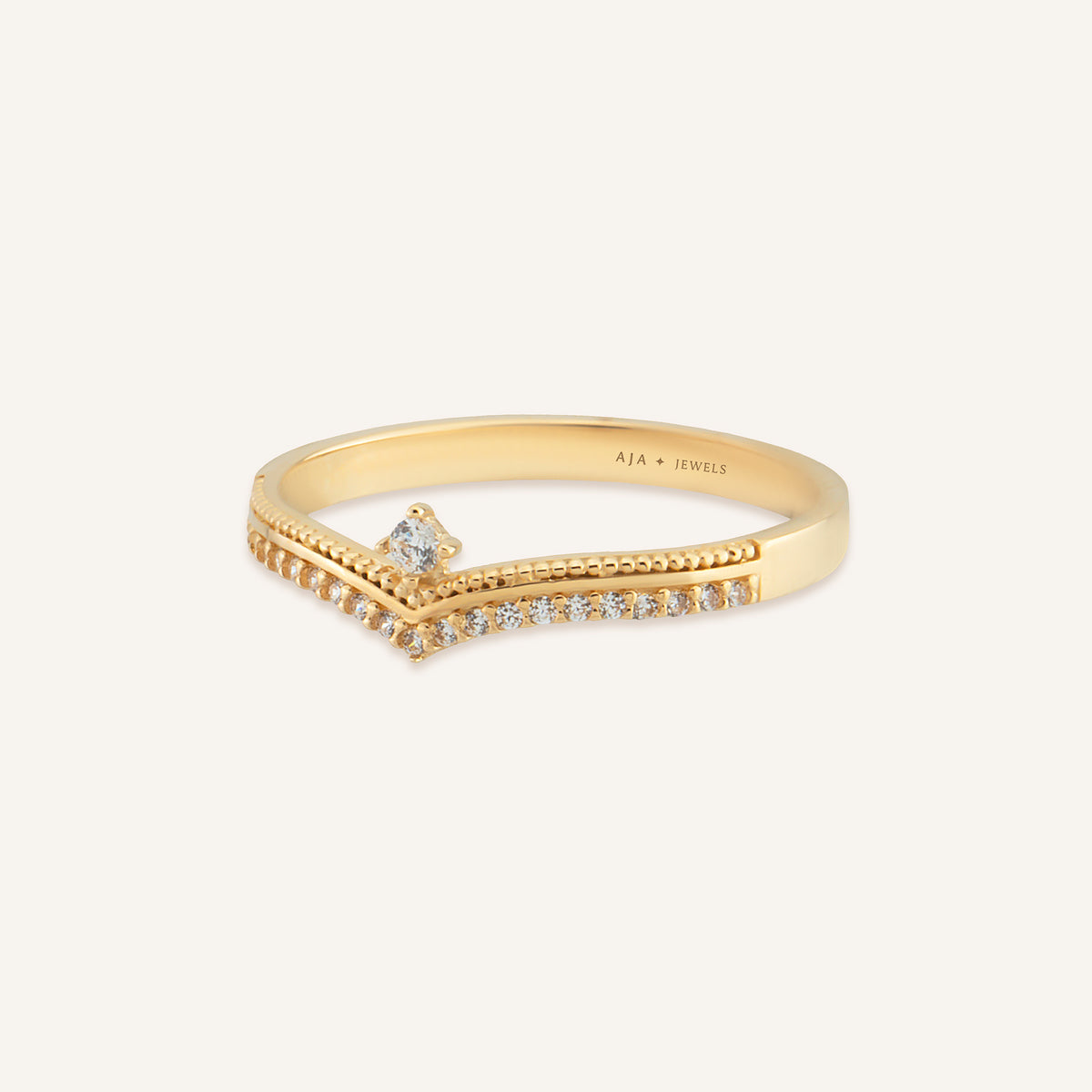 Nolisse V Form Sıra Taşlı Altın Yüzük