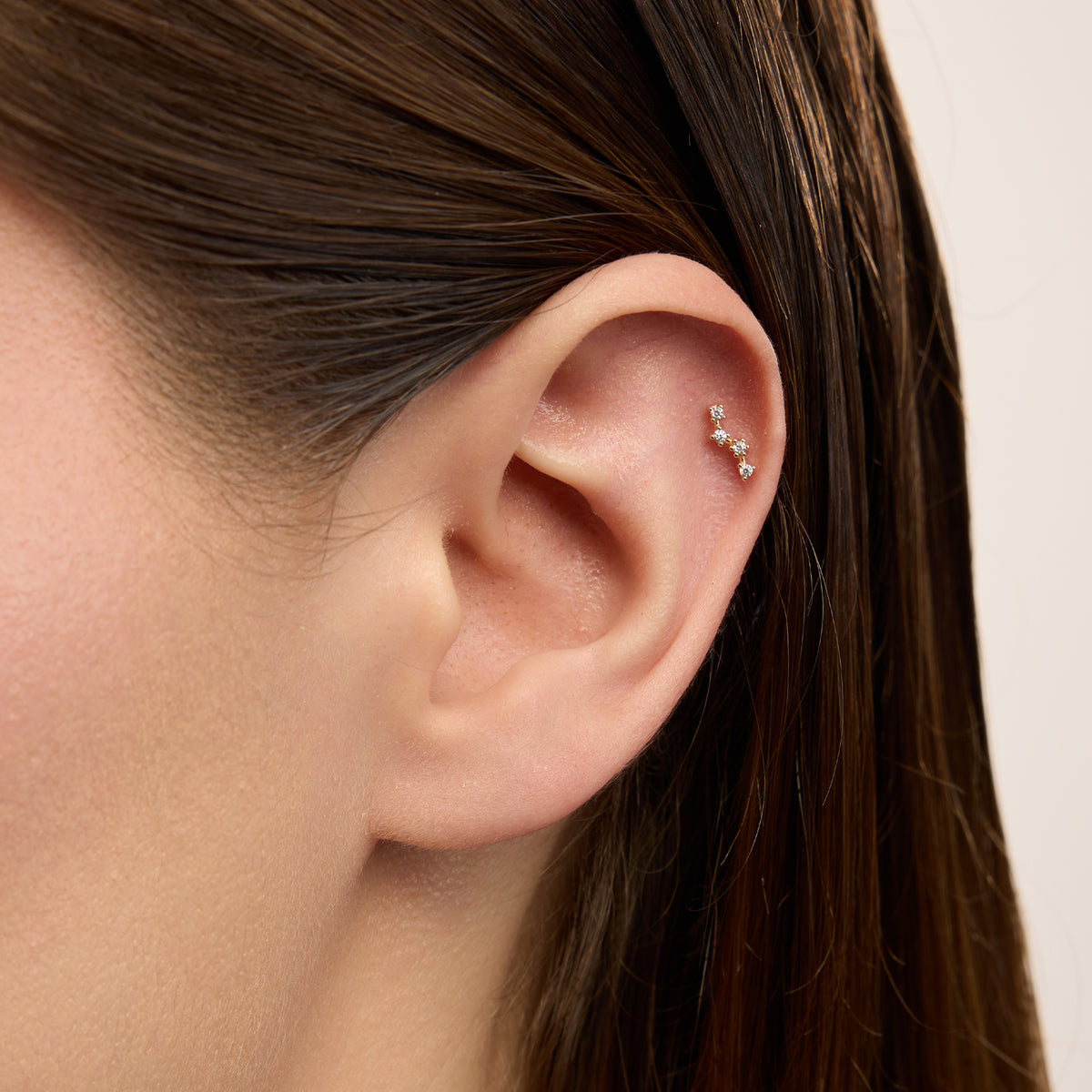 Zigzag Figürlü Dört Taşlı Altın Kulak Piercing