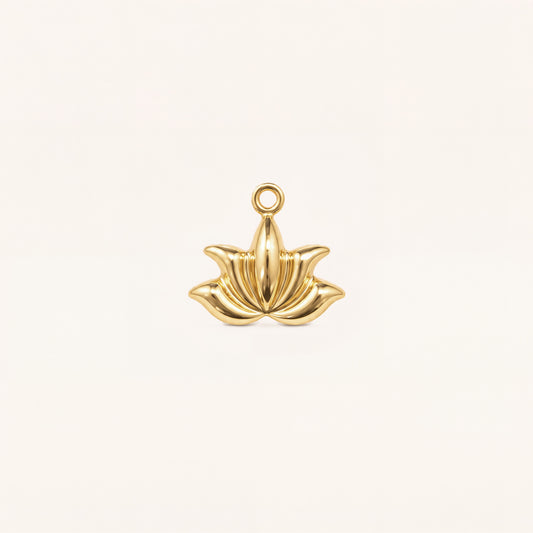 Sacred Lotus Lotus Figürlü Altın Charm