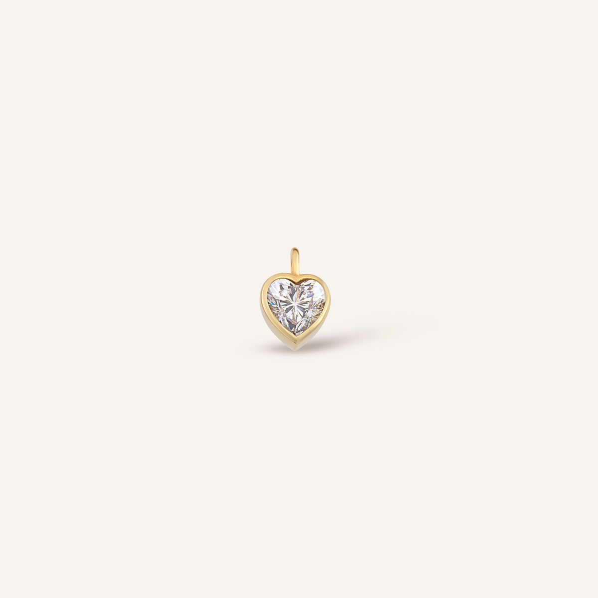 Sleek Heart Kalp Kesim Tek Taşlı Altın Charm