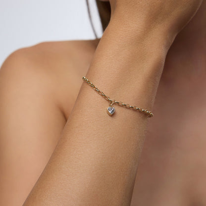 Sleek Heart Kalp Kesim Tek Taşlı Altın Charm